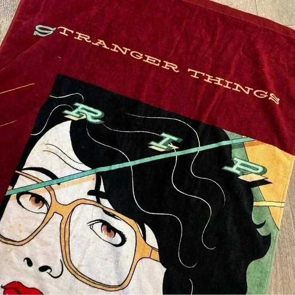 Lootcrate Netflix Stranger Things Beach Towel Barb RIP - New, Never Had Tags - Picture 2 of 4